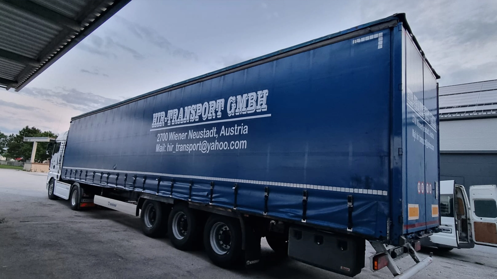 Camion transport marfă generală